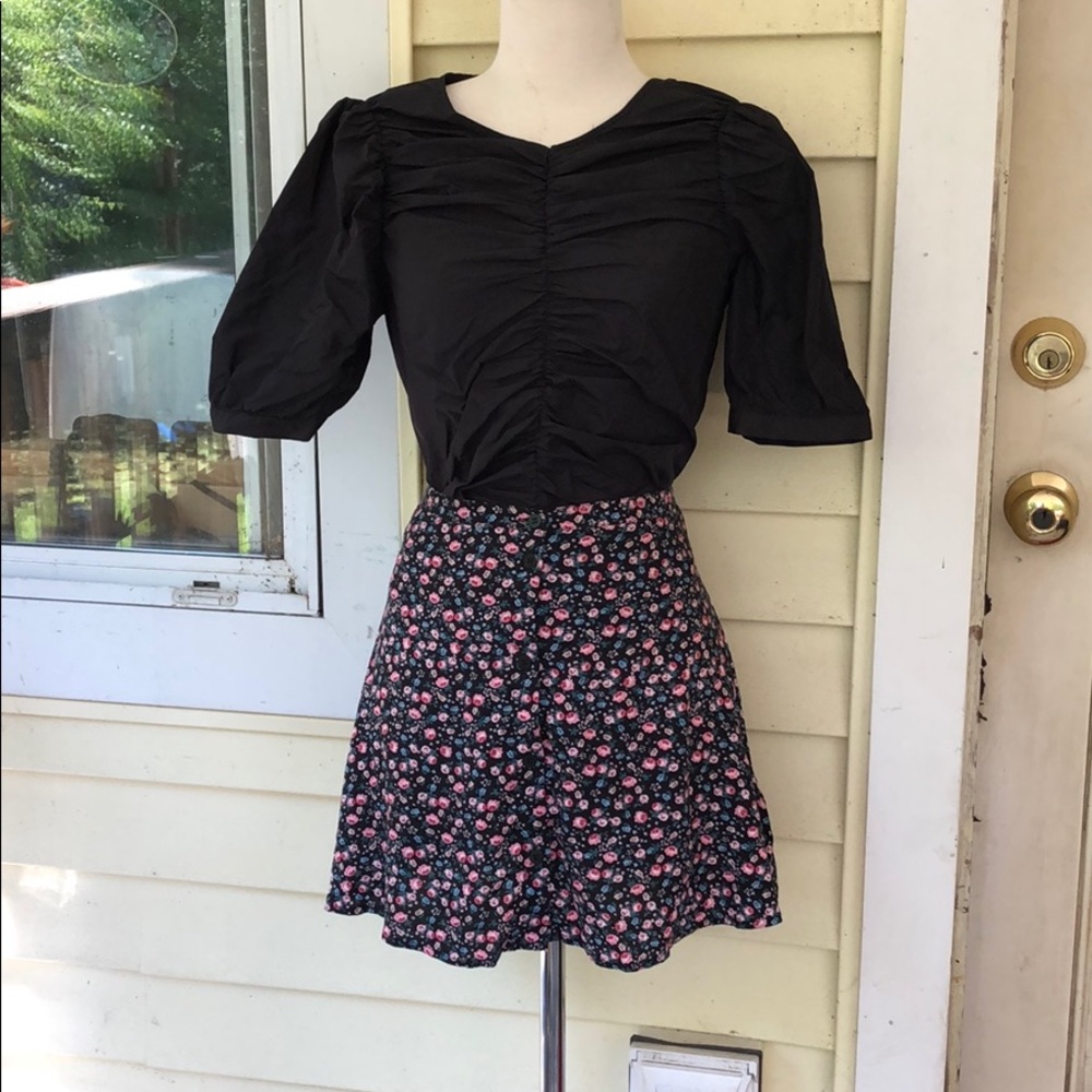 NWOT DIVIDED H&M Floral Skirt, Size 4